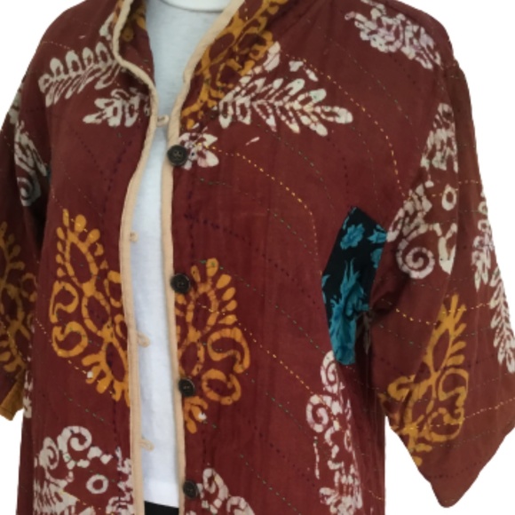 Topper- deep red. Size M. Reversible. Upcycled. - Picture 2 of 2